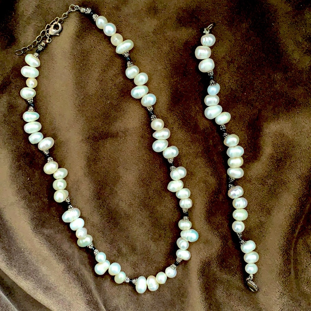 Cultured Pearl necklace and bracelet set